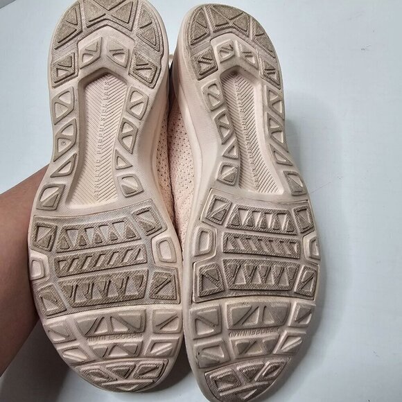 APL TechLoom Tracer Sneaker Creme Beachwood Leopard Revolve - Picture 8 of 15